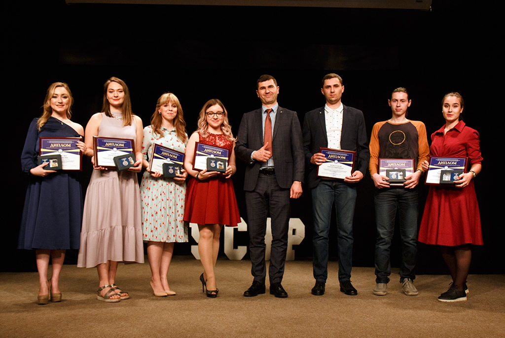 Медали первых: в ТУСУРе наградили лучших выпускников университета
