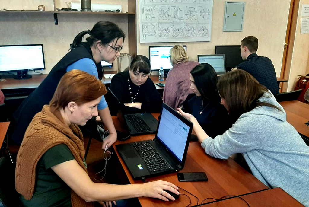 Сотрудники управления дополнительного образования ТУСУРа познакомили преподавателей трёх сибирских вузов с технологиями непрерывного образования