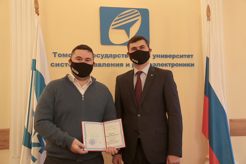 Сотрудников ТУСУРа наградили почётными знаками за научную деятельность