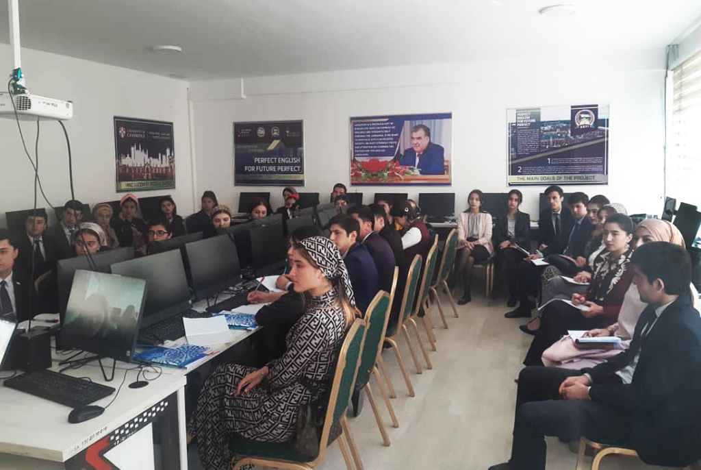 Сотрудники кафедры иностранных языков ТУСУРа провели обучающий семинар для таджикских студентов