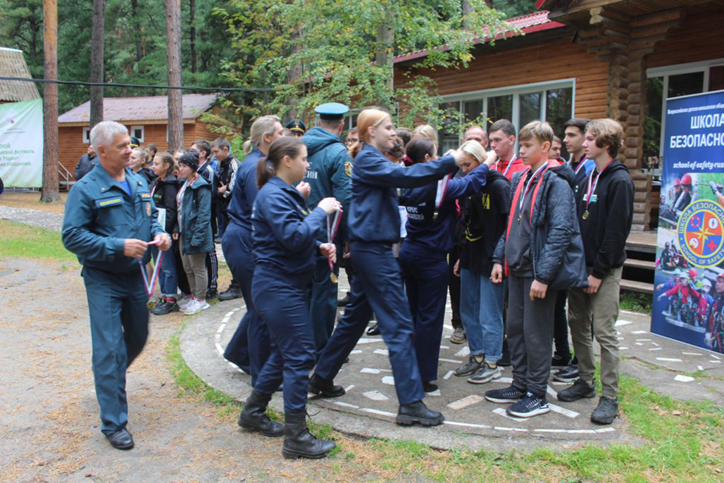 Добровольцы тусуровского студенческого спасательного отряда «Сирена» приняли участие в соревнованиях «Школа безопасности»