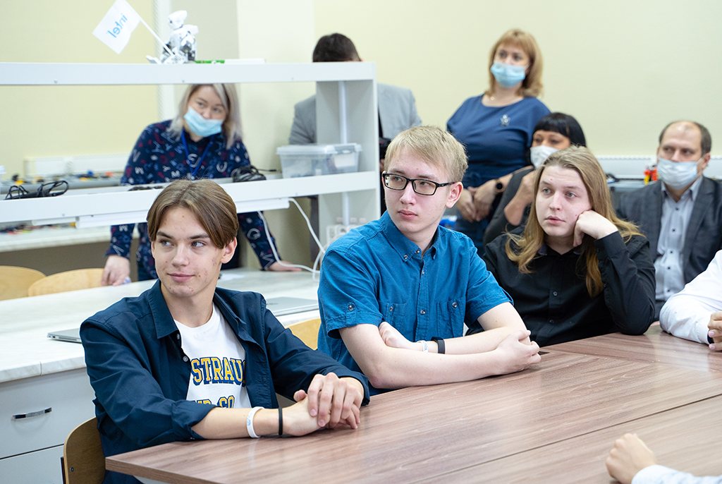 ТУСУР открыл Центр компетенций в области искусственного интеллекта на базе школы «Перспектива»