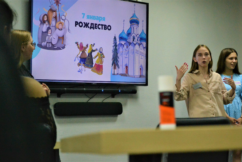 Иностранные студенты познакомились с праздниками России на встрече клуба «Птица Говорун»