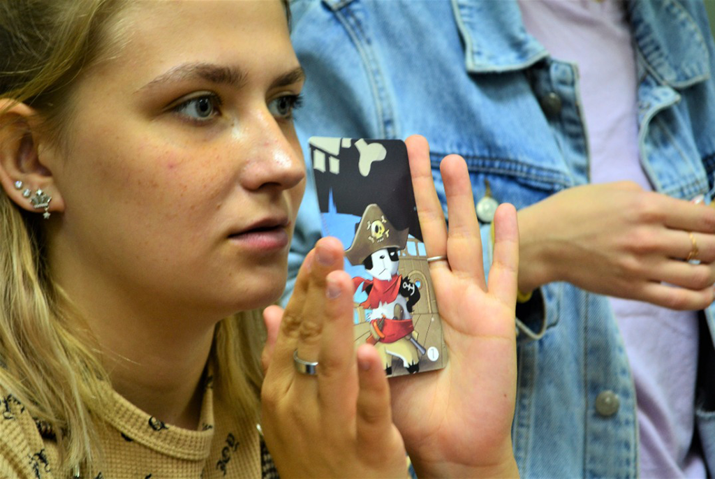 Иностранные студенты ТУСУРа попрактиковались в русском языке в клубе «Птица говорун»