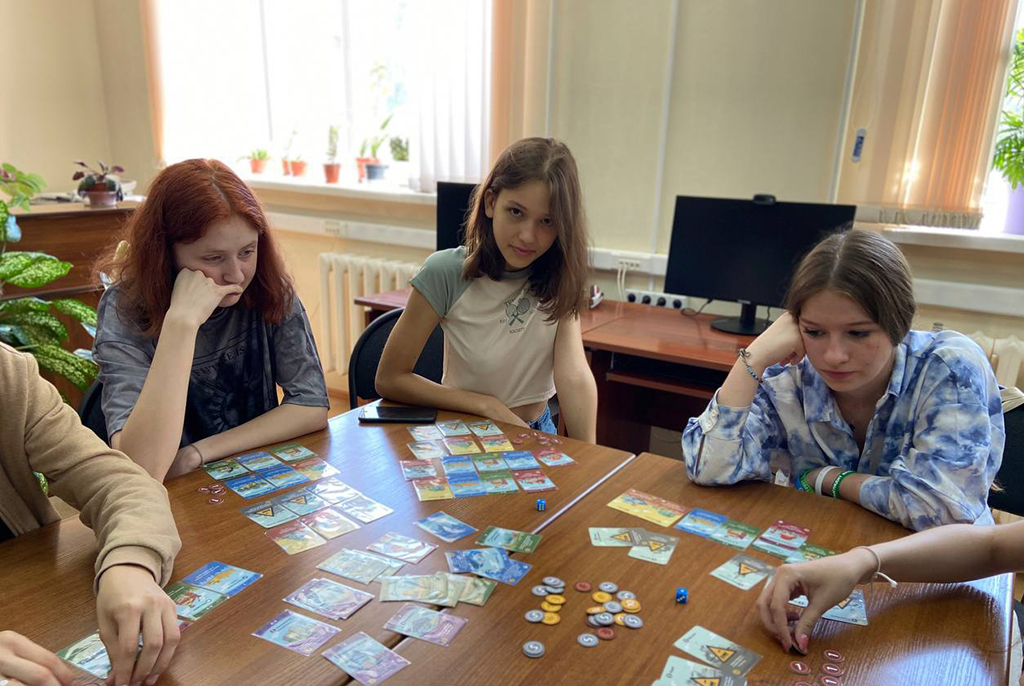Экономический факультет ТУСУРа провёл игротеку для школьников Томска