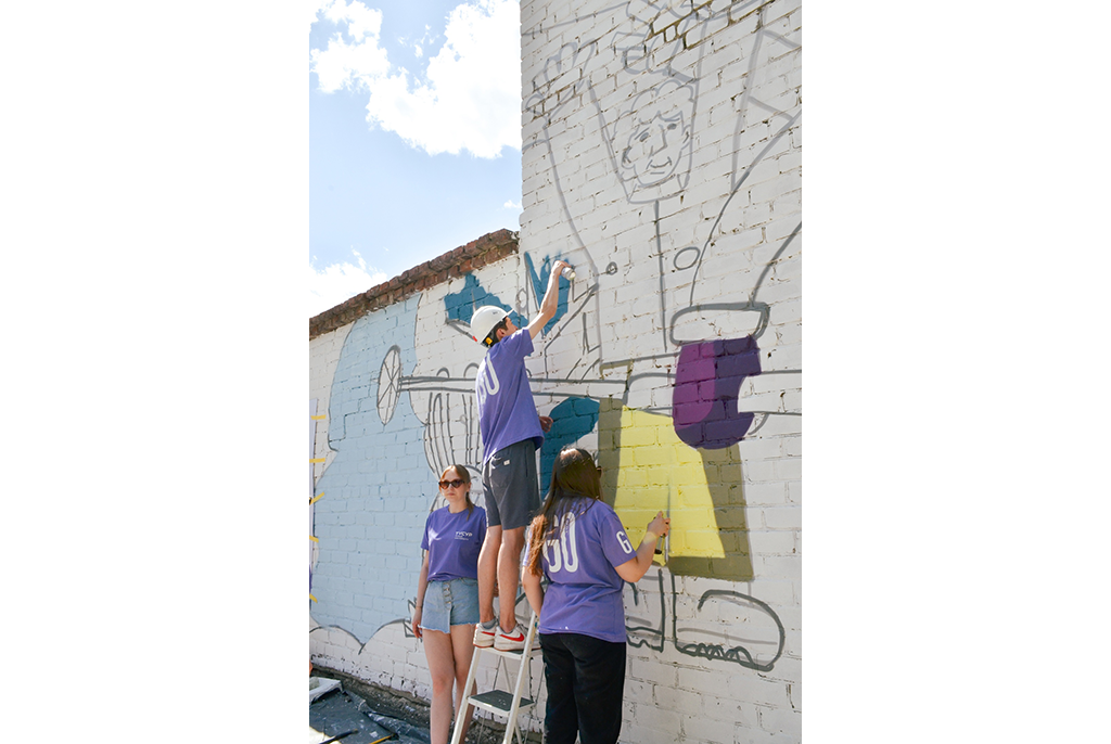 Студенты ТУСУРа украсили здание спорткомплекса университета произведением стрит-арта