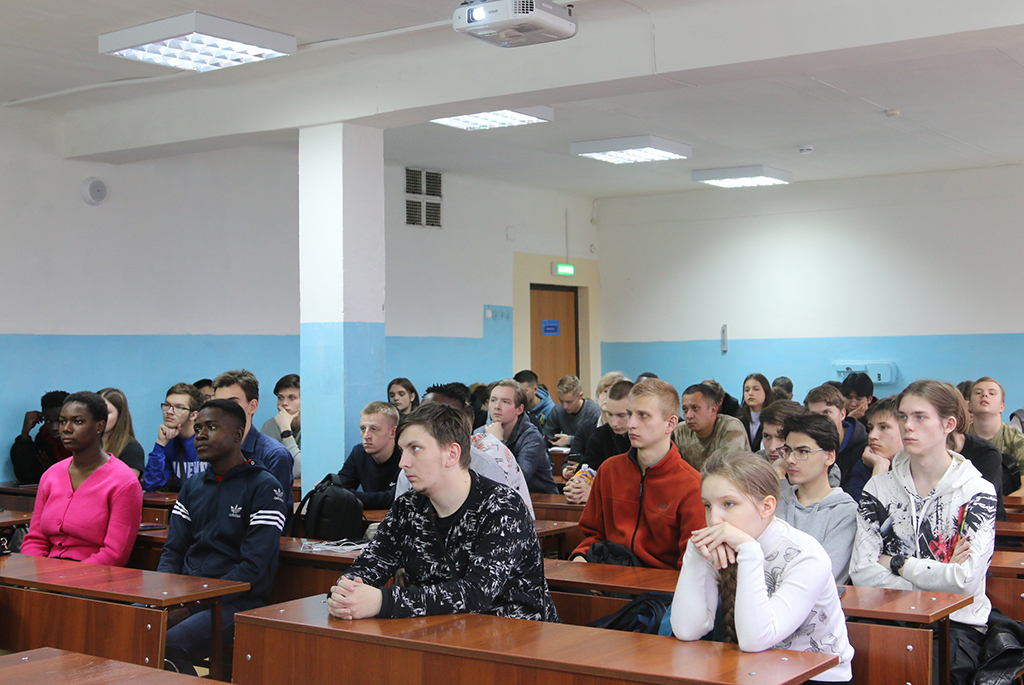 В ТУСУРе прошли встречи со специалистами УМВД России по Томской области для первокурсников