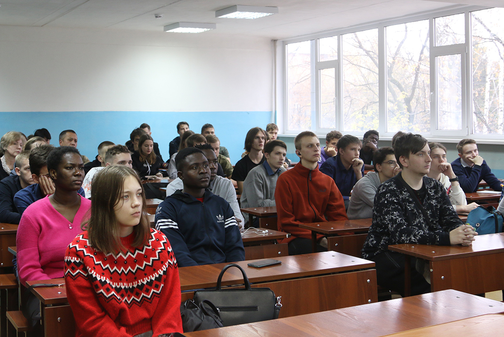 В ТУСУРе прошли встречи со специалистами УМВД России по Томской области для первокурсников