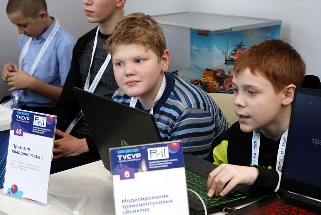 Школьники Томской области и Красноярского края представили свои разработки на конкурсе «PoP IT — 2023» в ТУСУРе