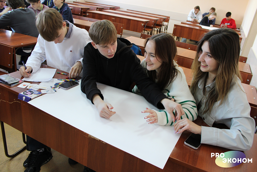 Экономический факультет ТУСУРа провёл образовательный интенсив для школьников Томска