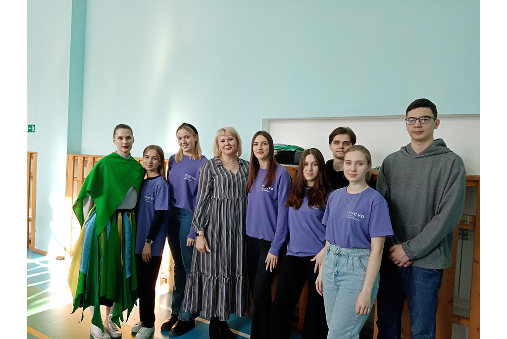 Студенты ТУСУРа познакомили школьников с масленичными традициями в рамках Казачьего фестиваля