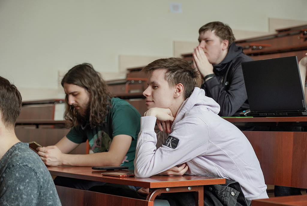 В ТУСУРе прошла встреча представителей УМВД России по Томской области со студентами ФБ