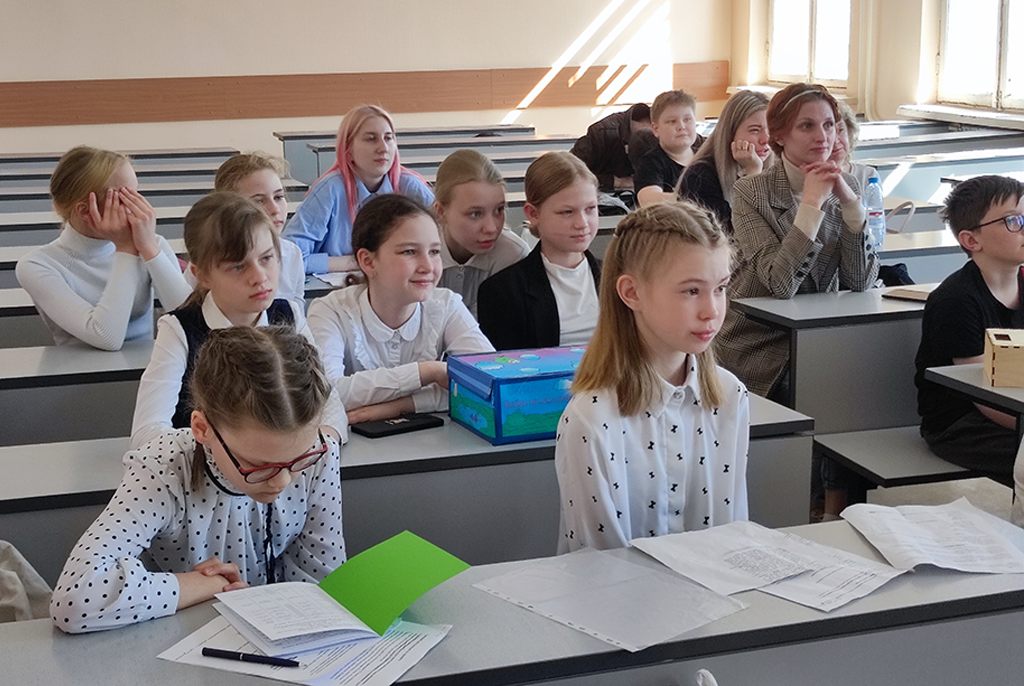 Около 200 ребят из разных регионов России и Казахстана приняли участие в школьной секции «Научной сессии ТУСУР»
