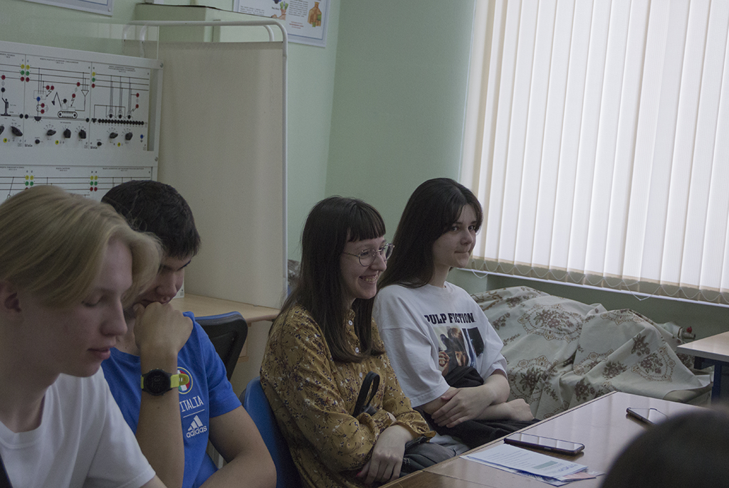 Ученики спецклассов ТУСУР познакомились с факультетами, лабораториями и IT-академией университета