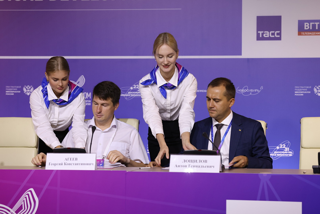 ТУСУР и УУНиТ подписали соглашение о сотрудничестве на площадке форума «Технопром-2023»