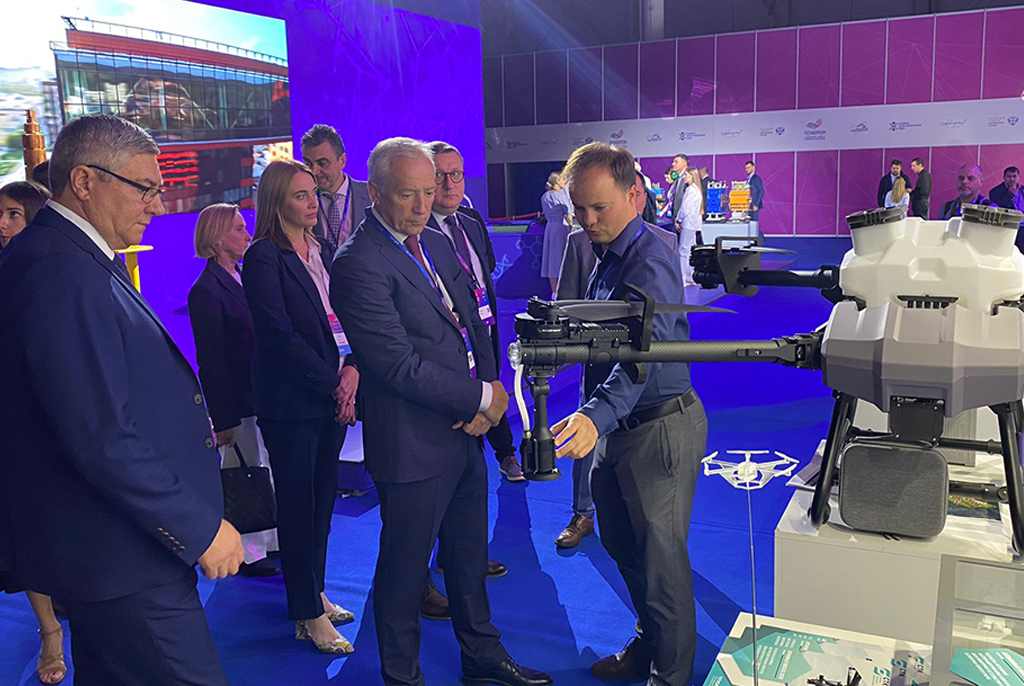 Ученый ТУСУРа представил новый агро-дрон на международном форуме технологического развития «Технопром-2023»