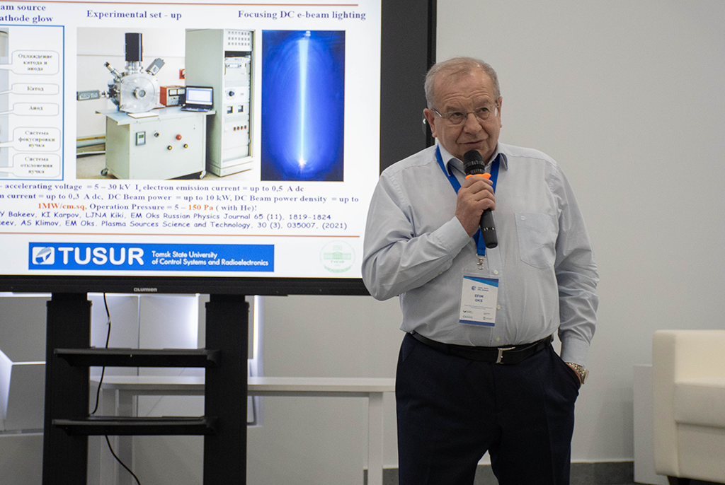 Сотрудники кафедры физики выступили с докладами на международной конференции в Уфе.
