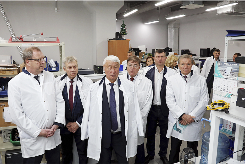 Депутаты сибирских регионов познакомились с реализацией проекта «Передовые инженерные школы» в ТУСУРе