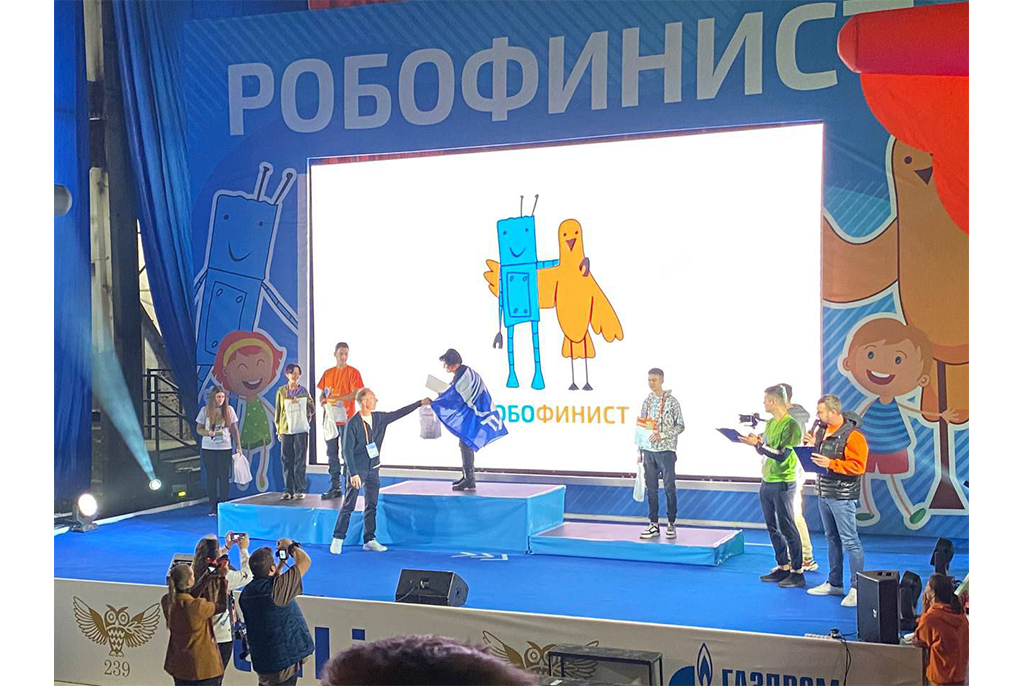 Команда ТУСУРа заняла первое место на международном фестивале по робототехнике