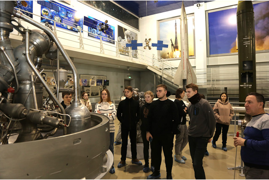 Студенты ТУСУРа - участники проекта «Космическая одиссея» посетили Красноярск