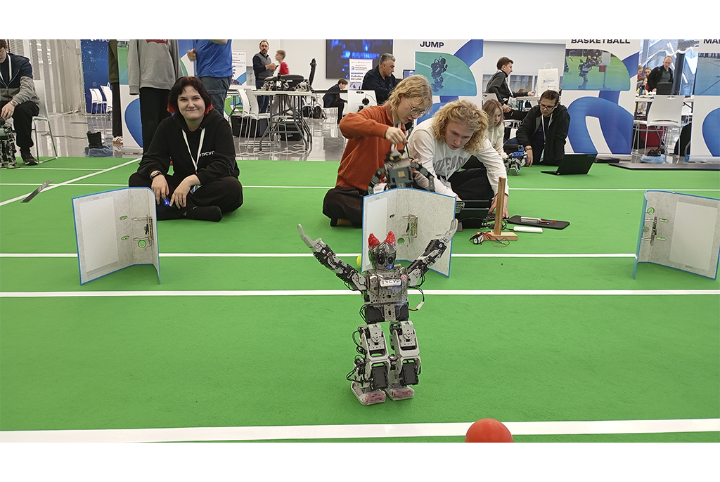 Студентка ТУСУРа заняла II место на международном турнире по робототехнике