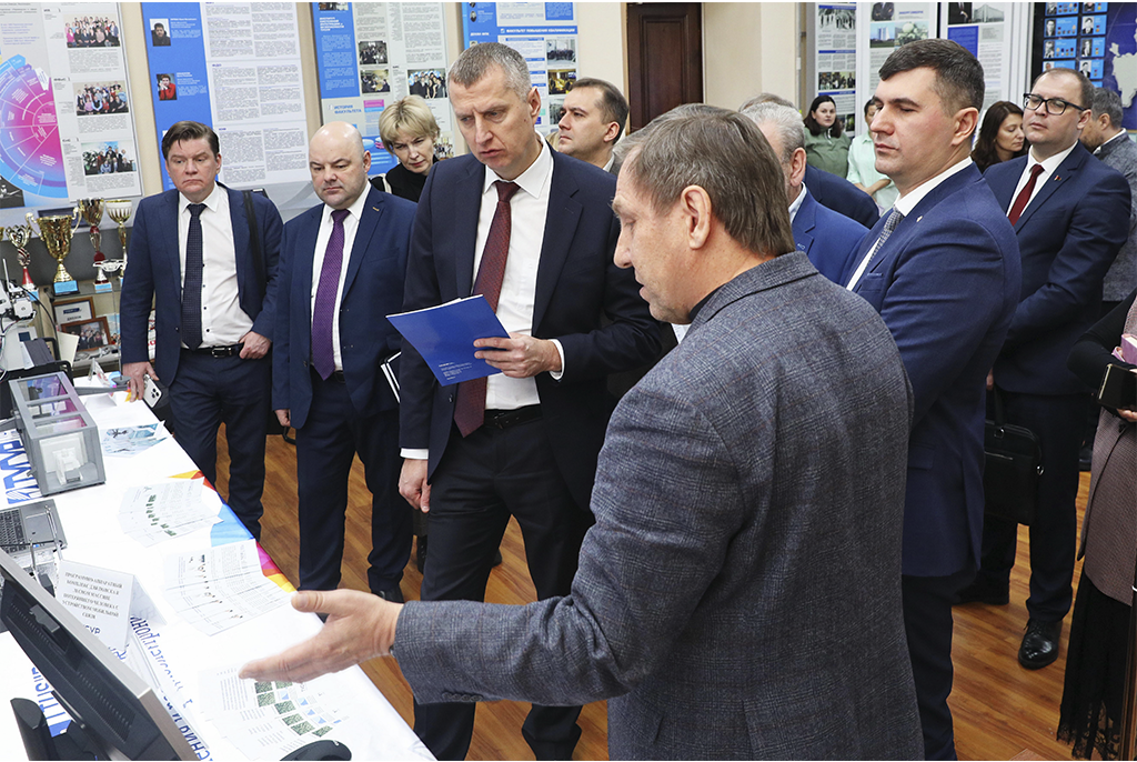 ТУСУР представил послу республики Беларусь в России перспективные научные разработки