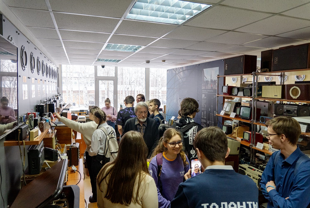 В День российской науки томские школьники побывали в музее радио- и электронной техники в ТУСУРе