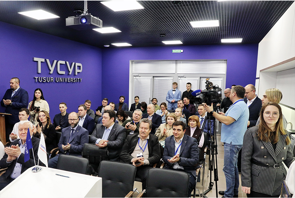 Центр превосходства «Безопасные цифровые технологии» открылся в ТУСУРе в дни проведения Форума «CyberV-2024»