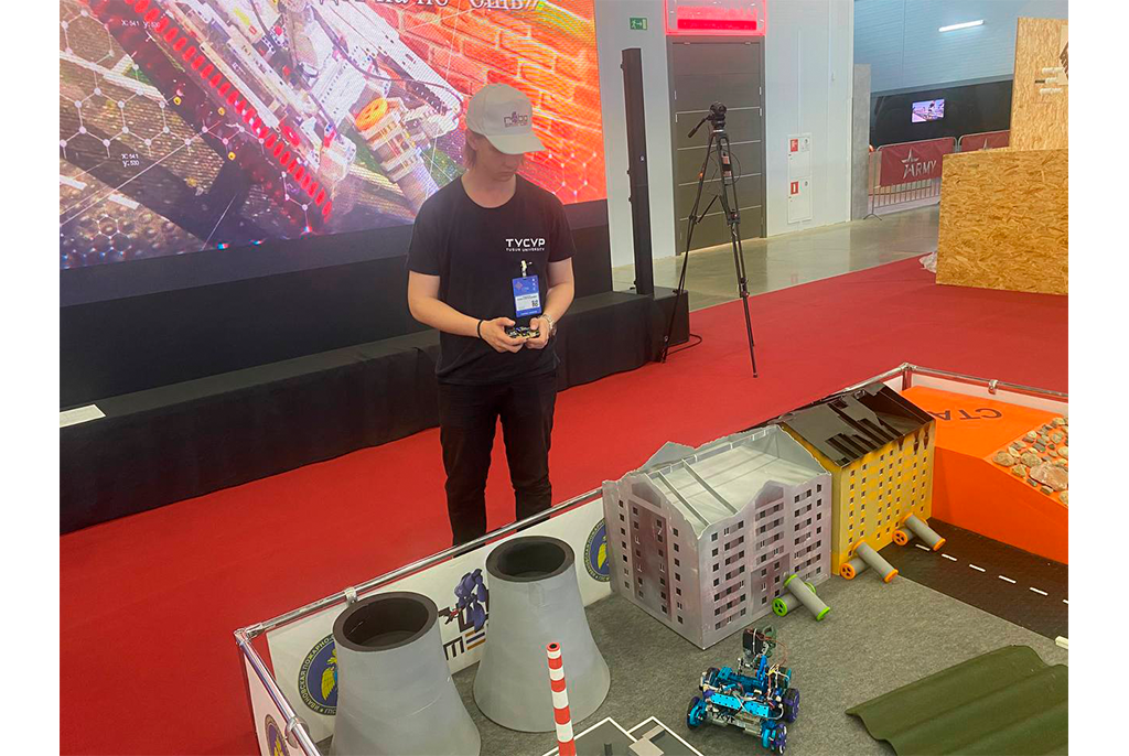Студенты ТУСУРа – победители Всероссийского робототехнического фестиваля МЧС России «RoboEMERCOM»