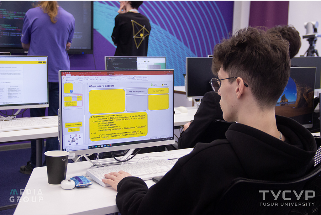 Студенты «Цифровой кафедры» ТУСУРа приняли участие в первом интенсиве серии стажировок «Карьерный код»