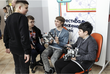 В ТУСУРе подвели итоги соревнований по робототехнике для школьников в рамках VIII Фестиваля радиоэлектроники