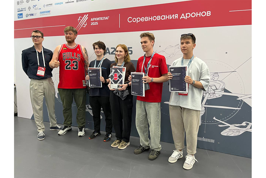 Команды ТУСУРа демонстрируют инженерное мастерство на интенсиве «Архипелаг 2025»