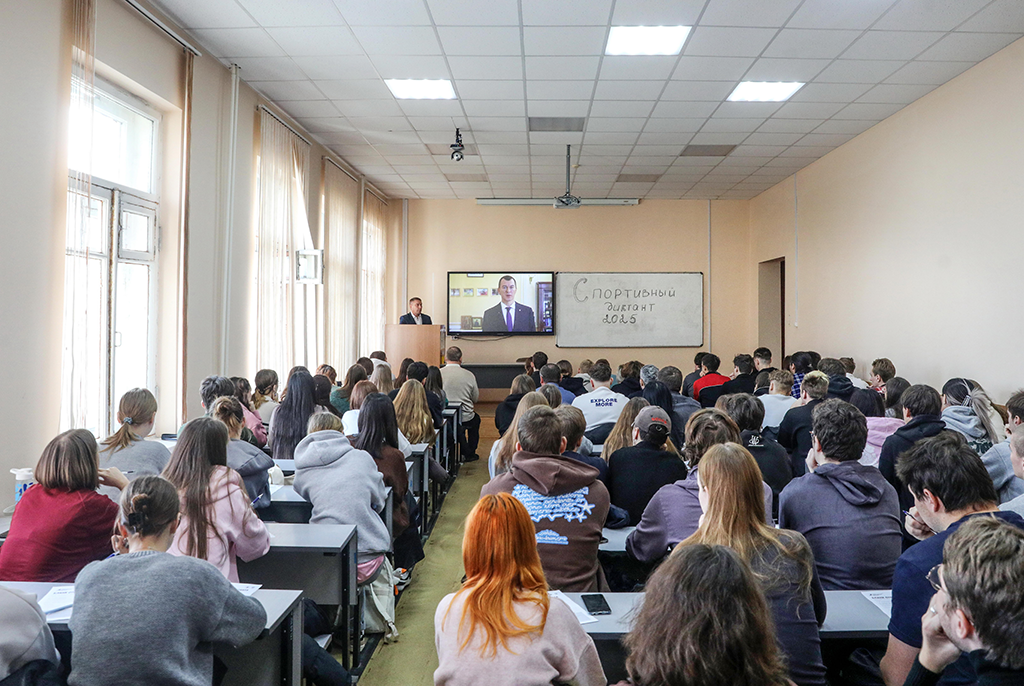 Студенты и сотрудники ТУСУРа приняли участие во всероссийской акции «Спортивный диктант - 2025»