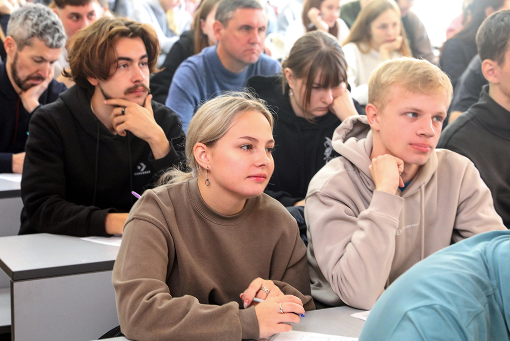 Студенты и сотрудники ТУСУРа приняли участие во всероссийской акции «Спортивный диктант - 2025»