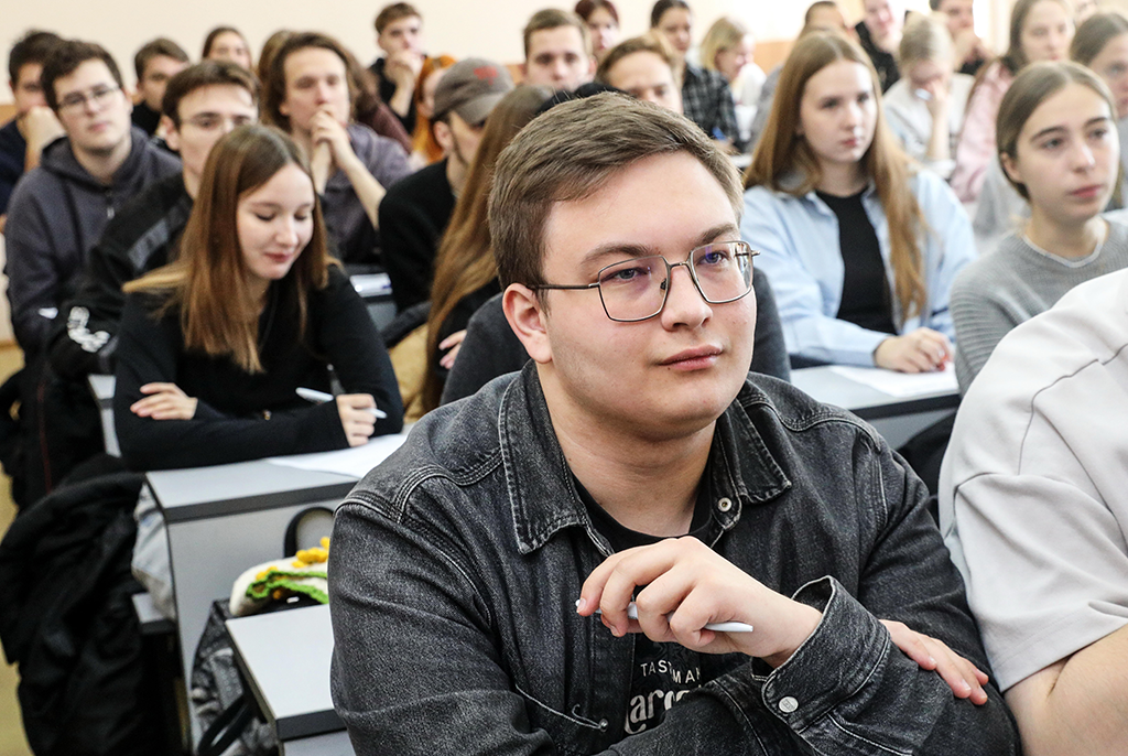 Студенты и сотрудники ТУСУРа приняли участие во всероссийской акции «Спортивный диктант - 2025»