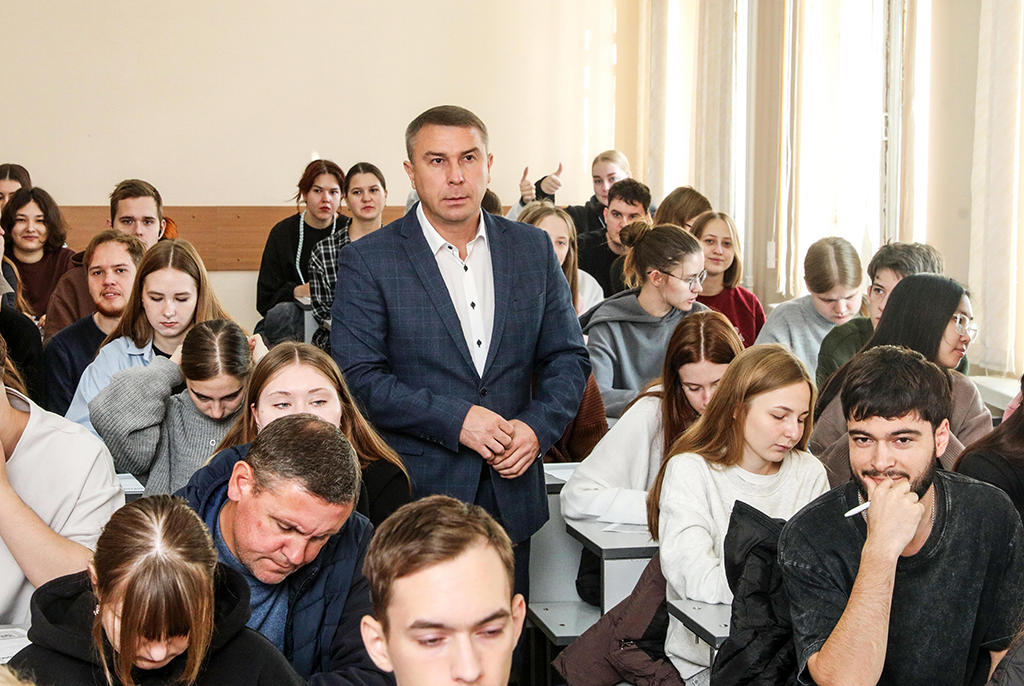 Студенты и сотрудники ТУСУРа приняли участие во всероссийской акции «Спортивный диктант - 2025»