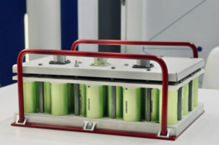 ТУСУР представил на Конгрессе молодых ученых инновационную аккумуляторную батарею «Марафон»