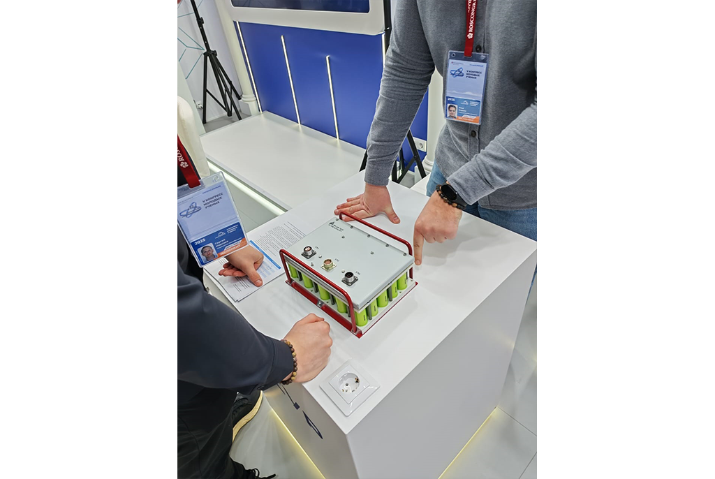 ТУСУР представил на Конгрессе молодых ученых инновационную аккумуляторную батарею «Марафон»