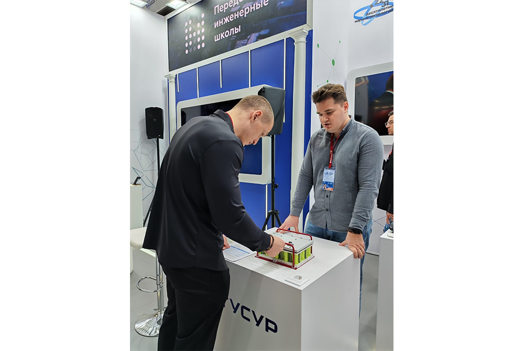 ТУСУР представил на Конгрессе молодых ученых инновационную аккумуляторную батарею «Марафон»