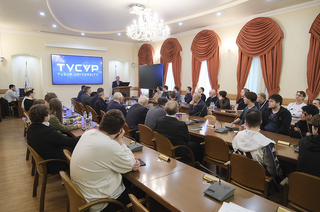 Развитие фотоники и оптоэлектроники обсудили в ТУСУРе