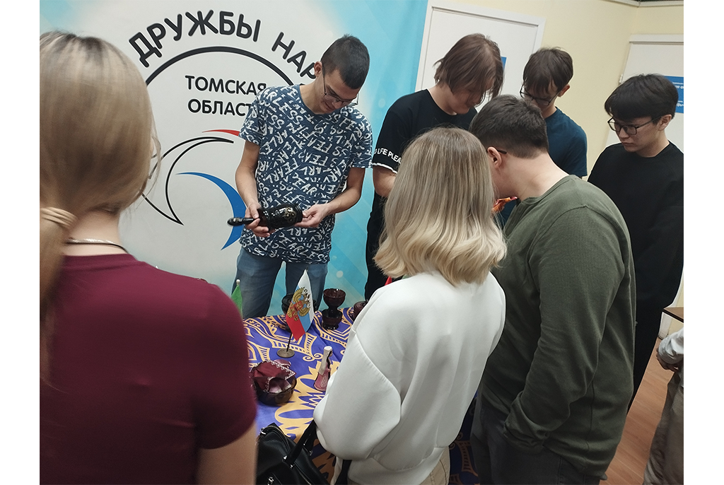 Студенты ТУСУРа продолжают знакомство с культурой народов России