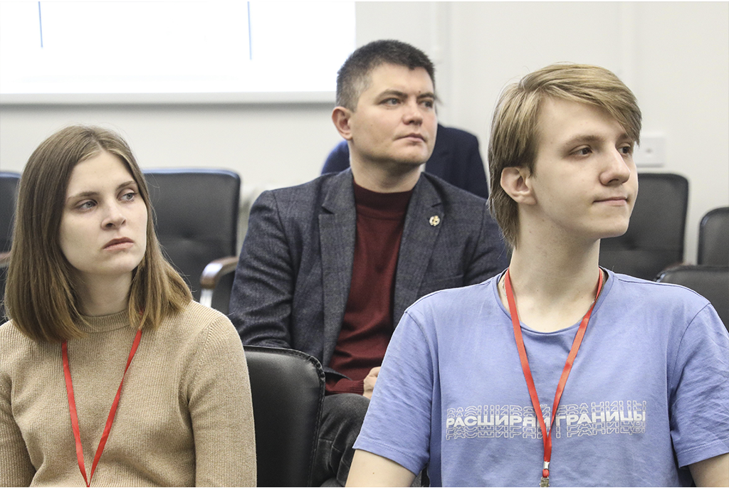 Студенты ТУСУРа и НГУЭУ приступили к работе над кейсами интенсива Сбера в ИТ-Академии