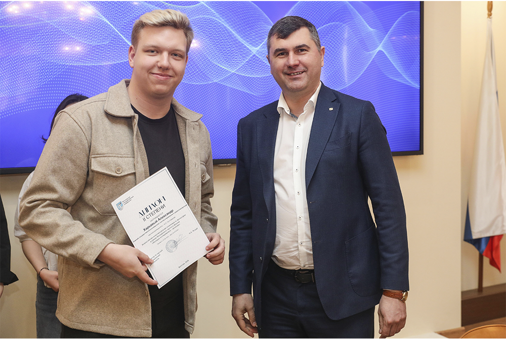 Студенты и сотрудники ТУСУРа отмечены наградами на учёном совете