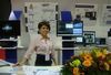 Гаяне Мурадян на фоне выставочной экспозиции Elecard