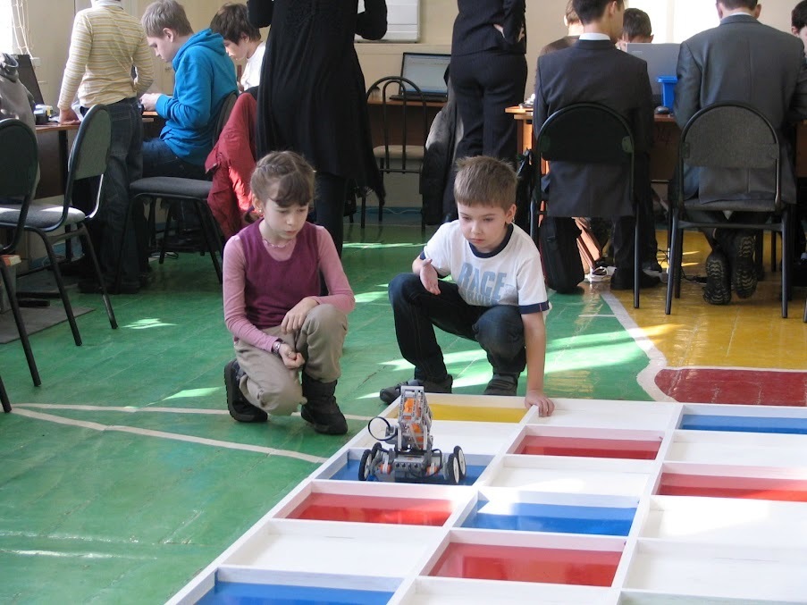 Две команды ТУСУРа стали победителями и призёрами регионального этапа Международных состязаний роботов