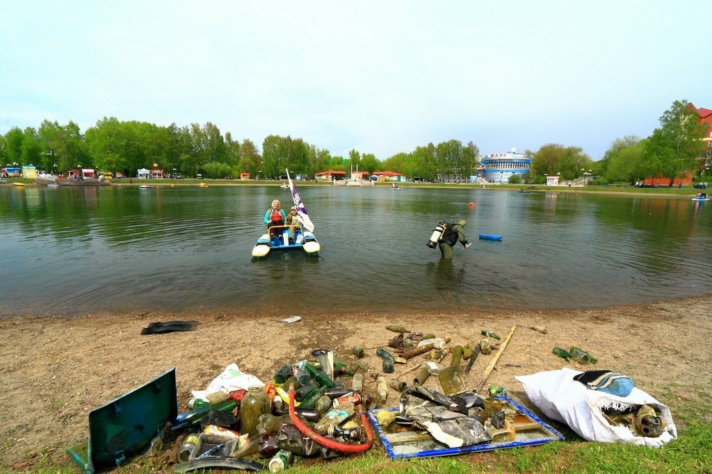 Аквалангисты ТУСУРа очистили дно Белого озера