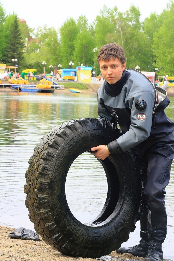 Аквалангисты ТУСУРа очистили дно Белого озера