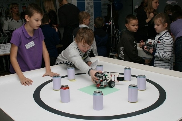 21 декабря 2013 года на базе МБОУ «СОШ № 88» состоялись муниципальные соревнования по робототехнике «РобоСеверск-I»