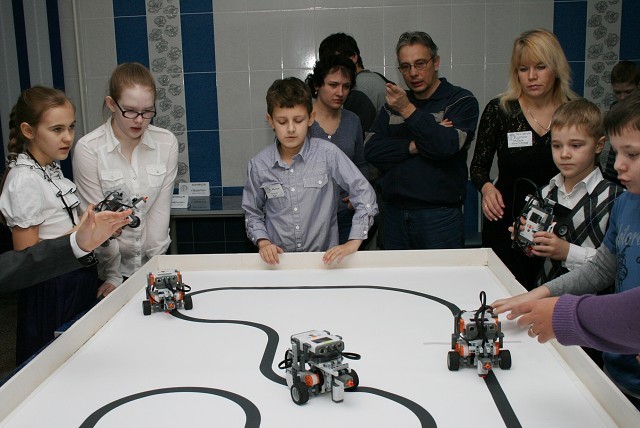 21 декабря 2013 года на базе МБОУ «СОШ № 88» состоялись муниципальные соревнования по робототехнике «РобоСеверск-I»