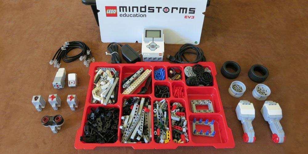 Клубу робототехники КИБЭВС была передана в безвозмездное пользование последняя модель робота Mindstorms Education EV3 от компании LEGO